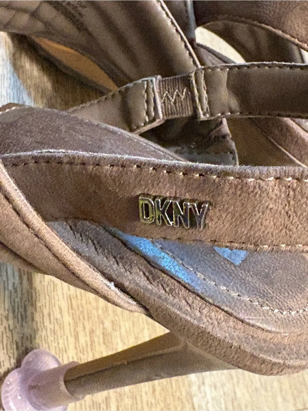 DKNY BROWN RANAE SUEDE SLINGBACK HEELS SIZE 9M
